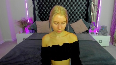 Alina__Blonde live cam on Cam4