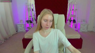 Alina__Blonde live cam on Cam4