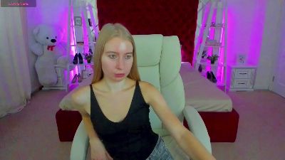 Alina__Blonde live cam on Cam4
