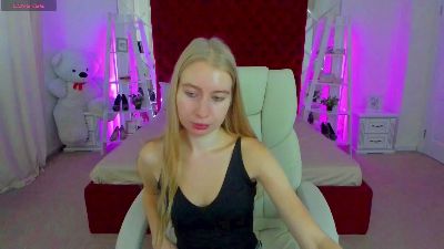 Alina__Blonde live cam on Cam4