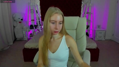 Alina__Blonde live cam on Cam4