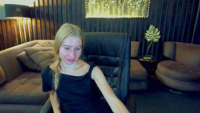 Alina__Blonde live cam on Cam4