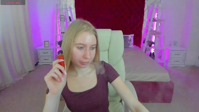 Alina__Blonde live cam on Cam4