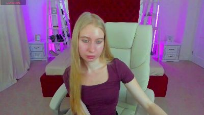 Alina__Blonde live cam on Cam4