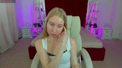 Alina__Blonde live cam on Cam4