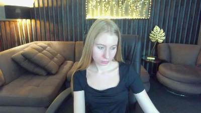 Alina__Blonde live cam on Cam4