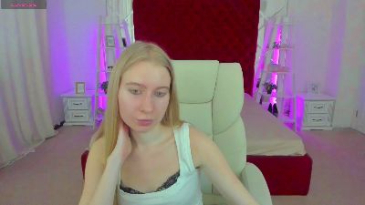 Alina__Blonde live cam on Cam4