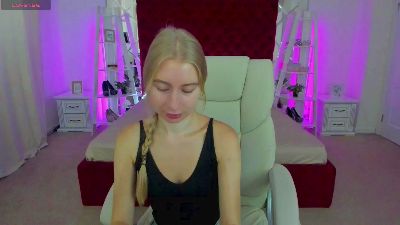 Alina__Blonde live cam on Cam4