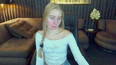 Alina__Blonde live cam on Cam4
