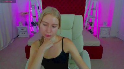 Alina__Blonde live cam on Cam4