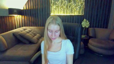 Alina__Blonde live cam on Cam4