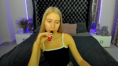 Alina__Blonde live cam on Cam4