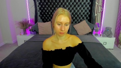 Alina__Blonde live cam on Cam4