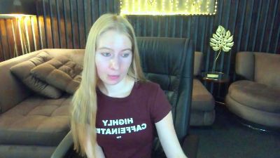 Alina__Blonde live cam on Cam4