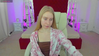 Alina__Blonde live cam on Cam4
