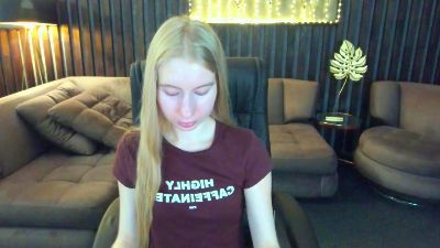 Alina__Blonde live cam on Cam4