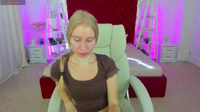 Alina__Blonde live cam on Cam4
