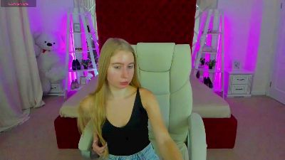Alina__Blonde live cam on Cam4