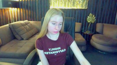 Alina__Blonde live cam on Cam4