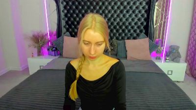 Alina__Blonde live cam on Cam4