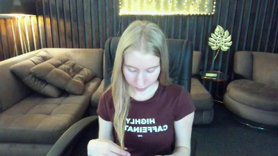 Alina__Blonde live cam on Cam4