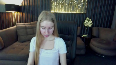 Alina__Blonde live cam on Cam4