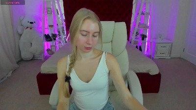 Alina__Blonde live cam on Cam4