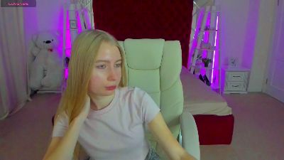 Alina__Blonde live cam on Cam4