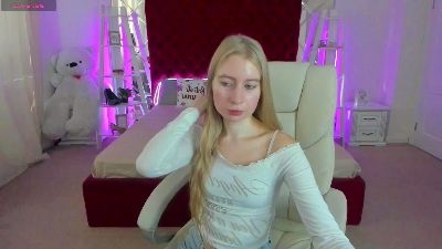 Alina__Blonde live cam on Cam4