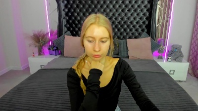 Alina__Blonde live cam on Cam4