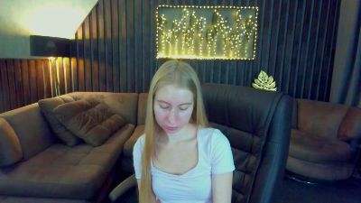 Alina__Blonde live cam on Cam4