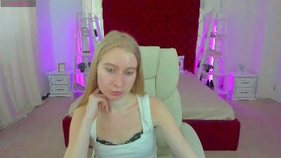 Alina__Blonde live cam on Cam4