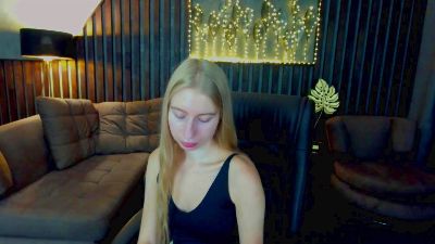 Alina__Blonde live cam on Cam4
