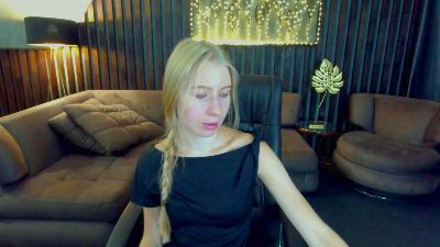 Alina__Blonde live cam on Cam4