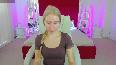 Alina__Blonde live cam on Cam4