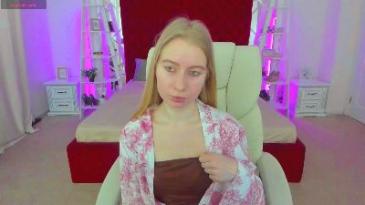 Alina__Blonde live cam on Cam4
