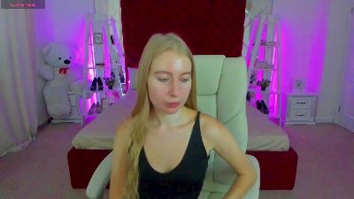 Alina__Blonde live cam on Cam4
