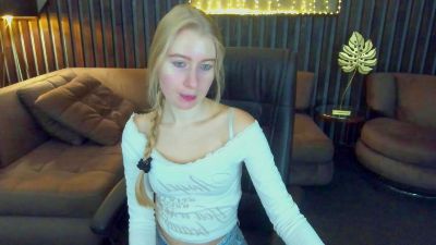 Alina__Blonde live cam on Cam4