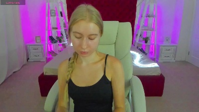Alina__Blonde live cam on Cam4