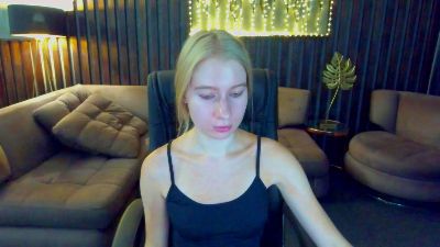 Alina__Blonde live cam on Cam4