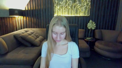 Alina__Blonde live cam on Cam4
