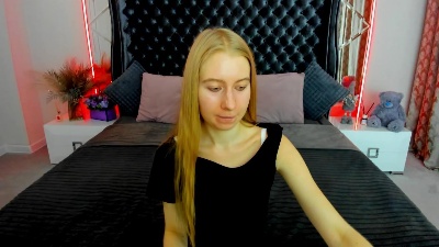 Alina__Blonde live cam on Cam4