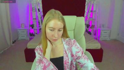 Alina__Blonde live cam on Cam4