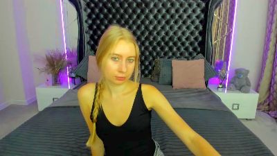 Alina__Blonde live cam on Cam4