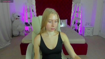 Alina__Blonde live cam on Cam4