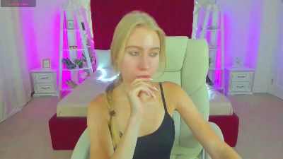 Alina__Blonde live cam on Cam4