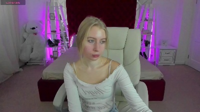 Alina__Blonde live cam on Cam4