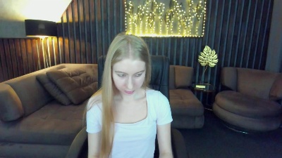 Alina__Blonde live cam on Cam4