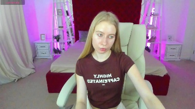 Alina__Blonde live cam on Cam4