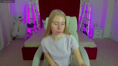 Alina__Blonde live cam on Cam4